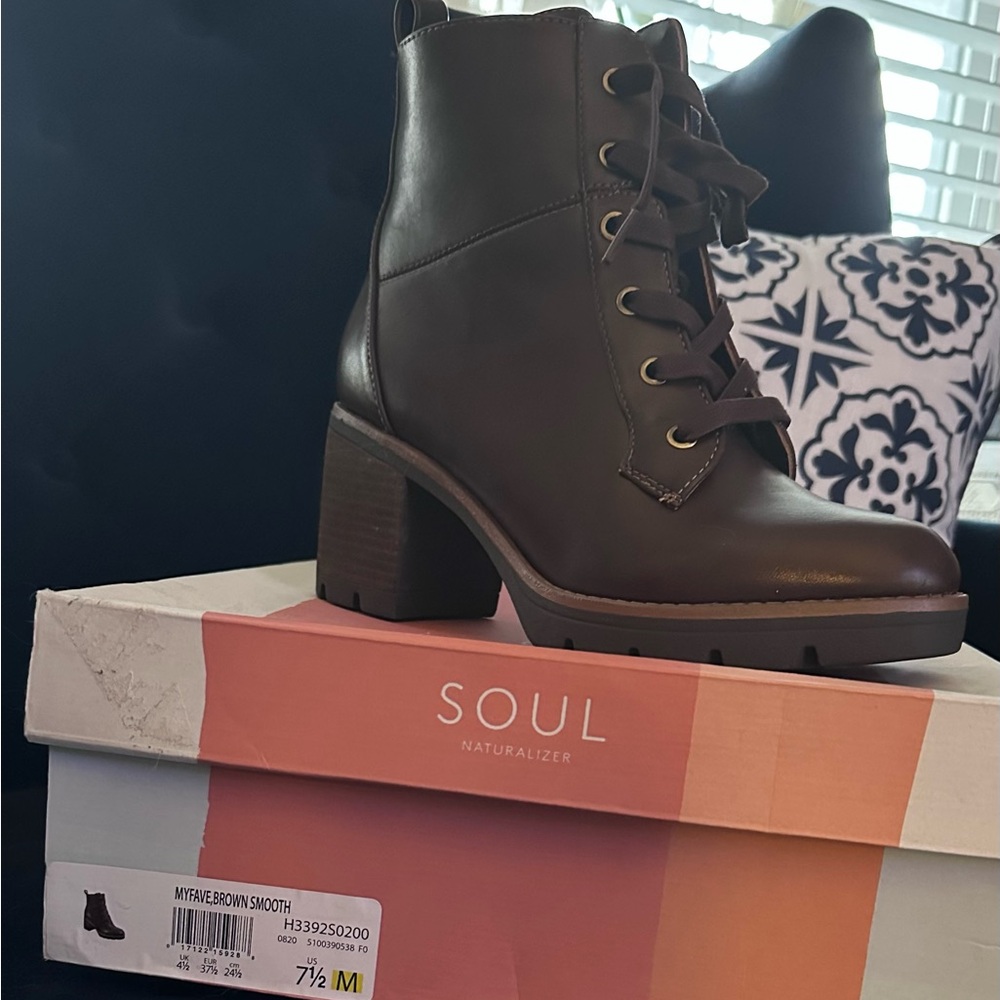 Naturalizer Brown Ankle Boots